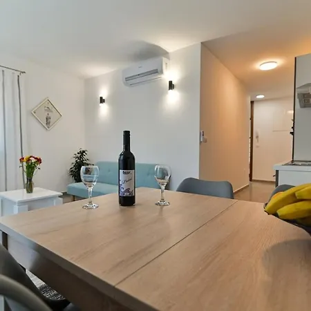 By The Sea - 21215 特罗吉尔