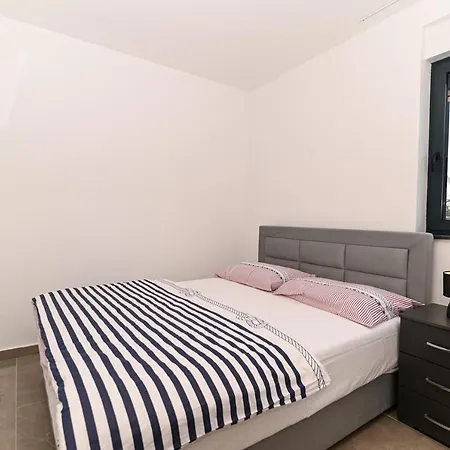 By The Sea - 21215 Apartman *
